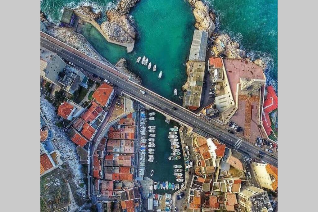 Une Calanque Au Coeur De La Ville Marseille Exterior photo